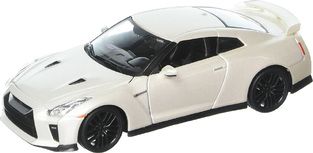 Burago Nissan 2017 GT-R white 1/24 (16-21082w)